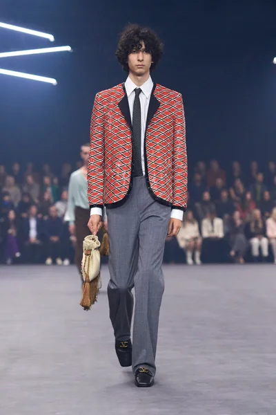 Look 50